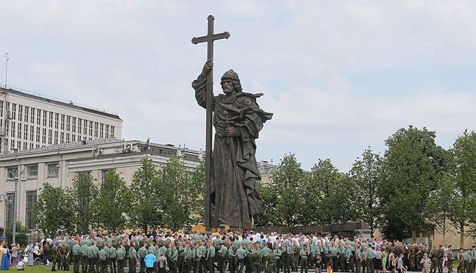 Памятник Владимиру в Москве