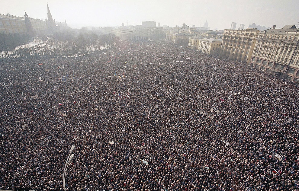 10 марта 1991 года на Манежной площади в Москве прошел самый большой антиправительственный митинг за всю историю советской власти