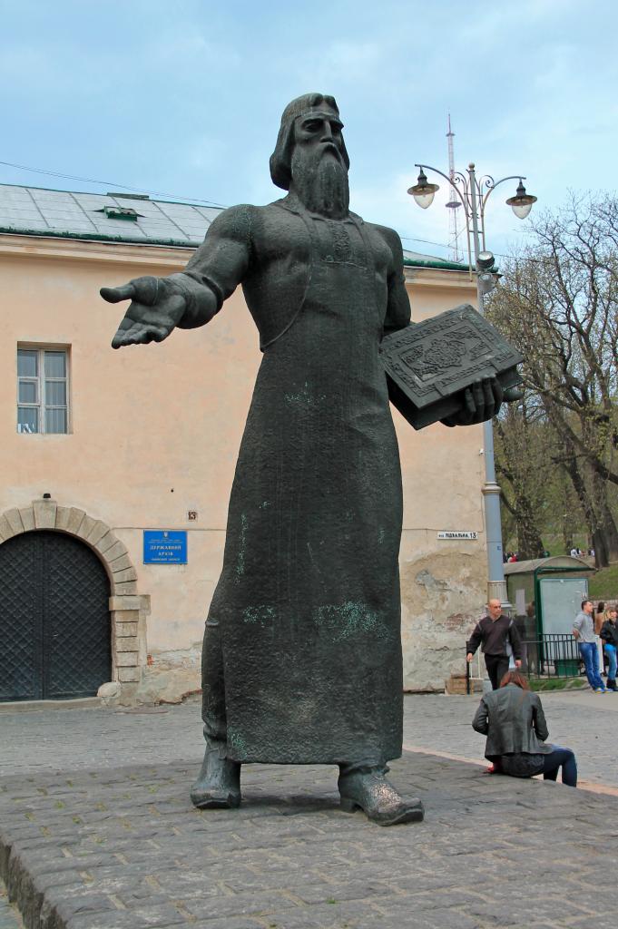 Памятник Федорову во Львове