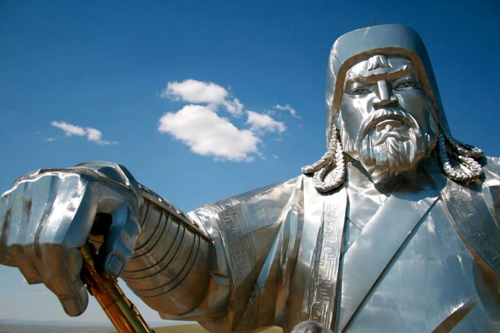 фрагмент памятника Чингисхану