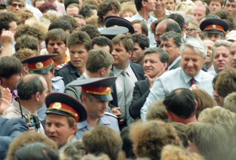 Популярность Ельцина в народе