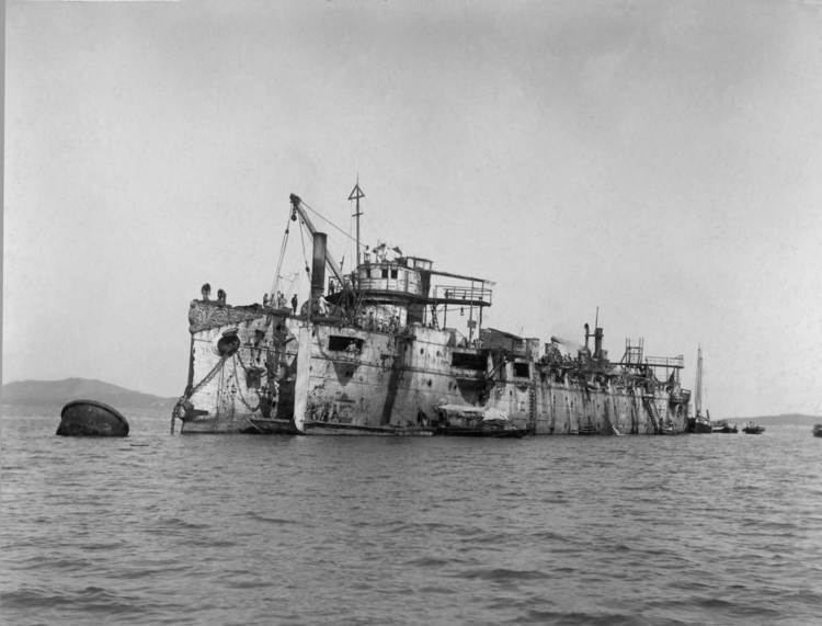 Корабль "Варяг" после битвы