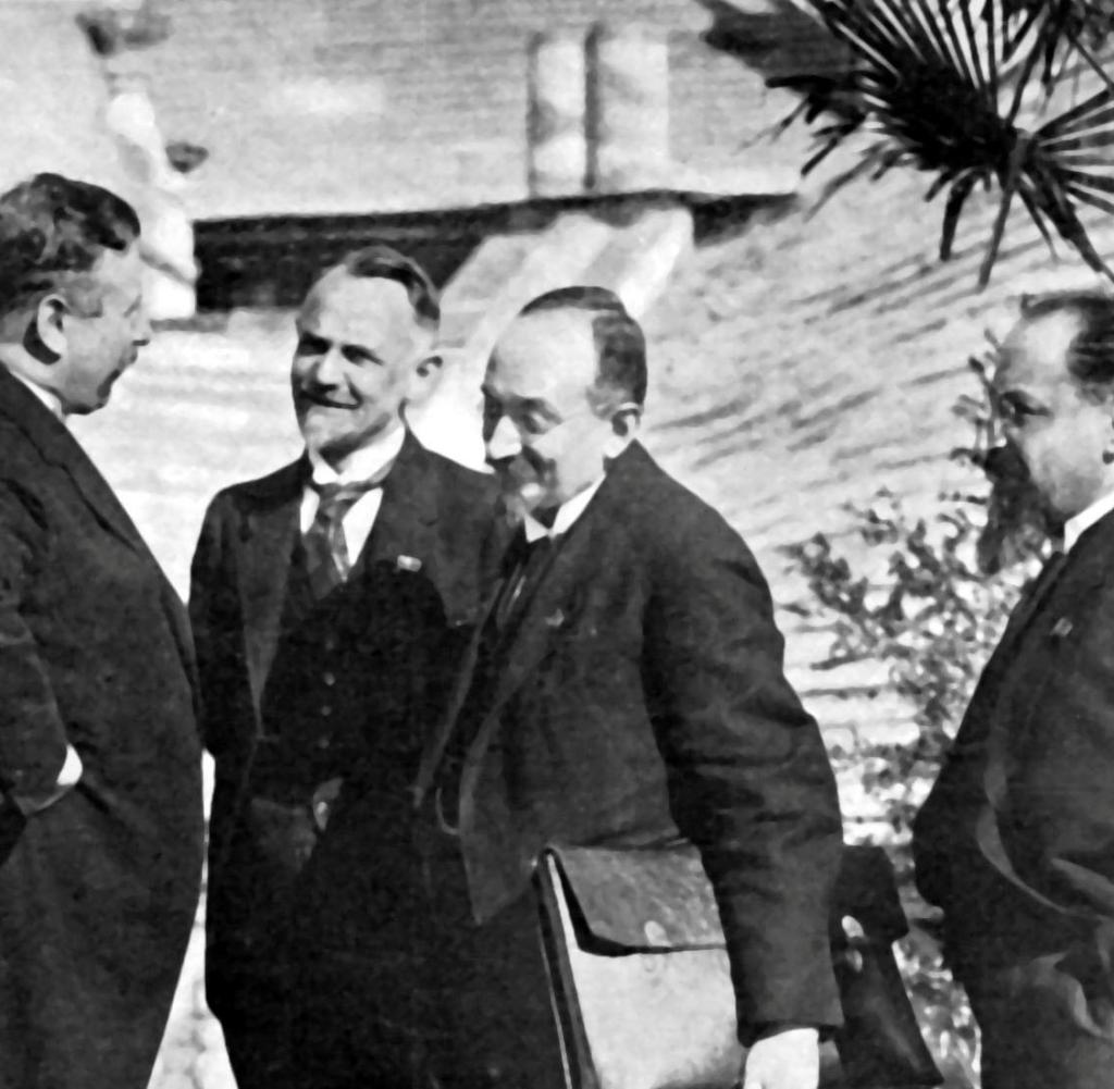Участники конференции в Генуе 1922 года