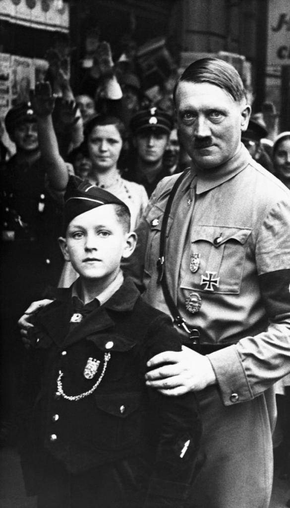Гитлерюгенд и Гитлер