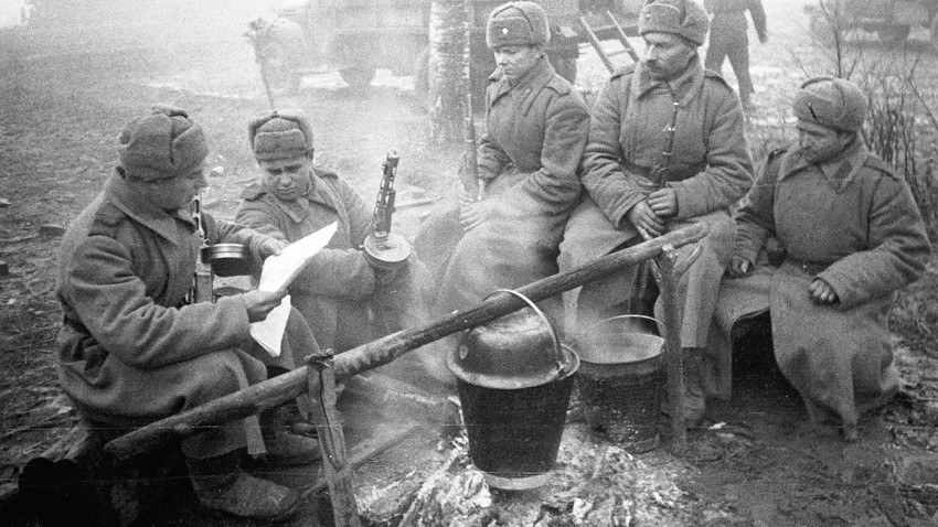 советские солдаты на отдыхе