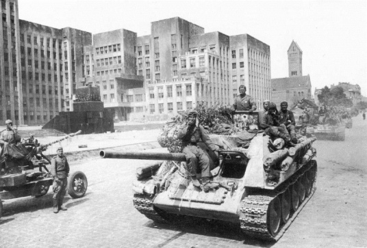 Советский танк в Минске