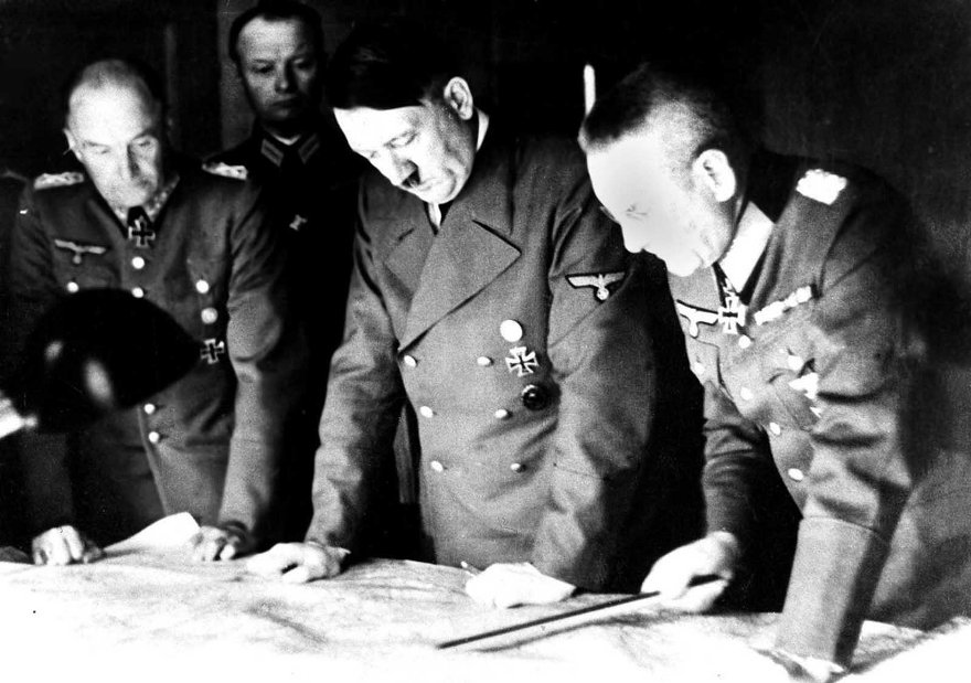 Гитлер с офицерами вермахта